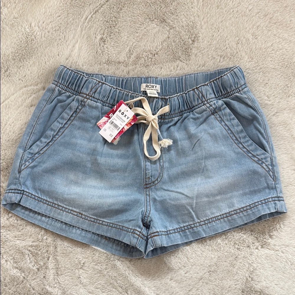 Roxy Women's Blue Denim Shorts. Size S. NWT!